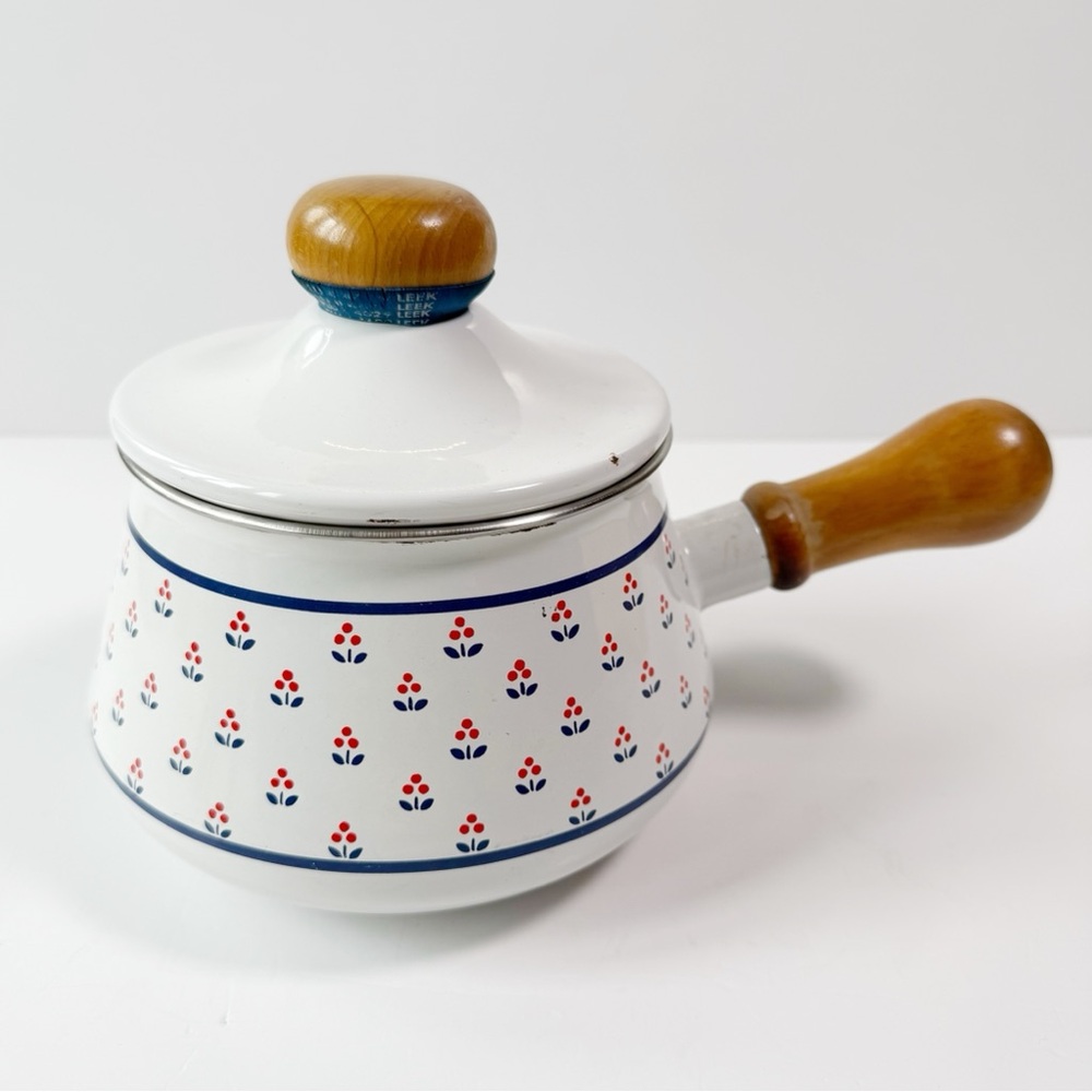 VTG Levcoware White Floral Enamel Pot Wood Handle Country Rustic Farmhouse